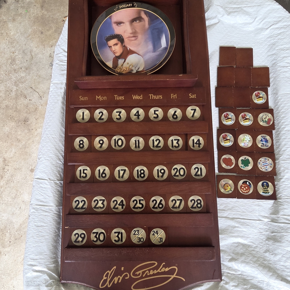 The Bradford Exchange Elvis Presley Wall Calendar - Brown and Gold